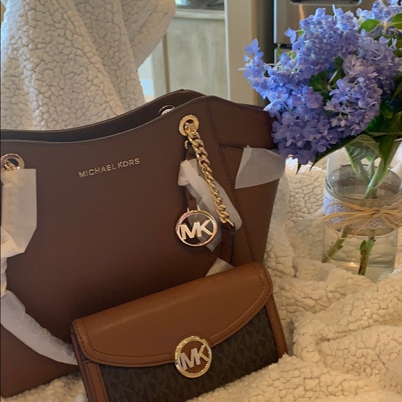 Mk authentic tote - Picture 1 of 8